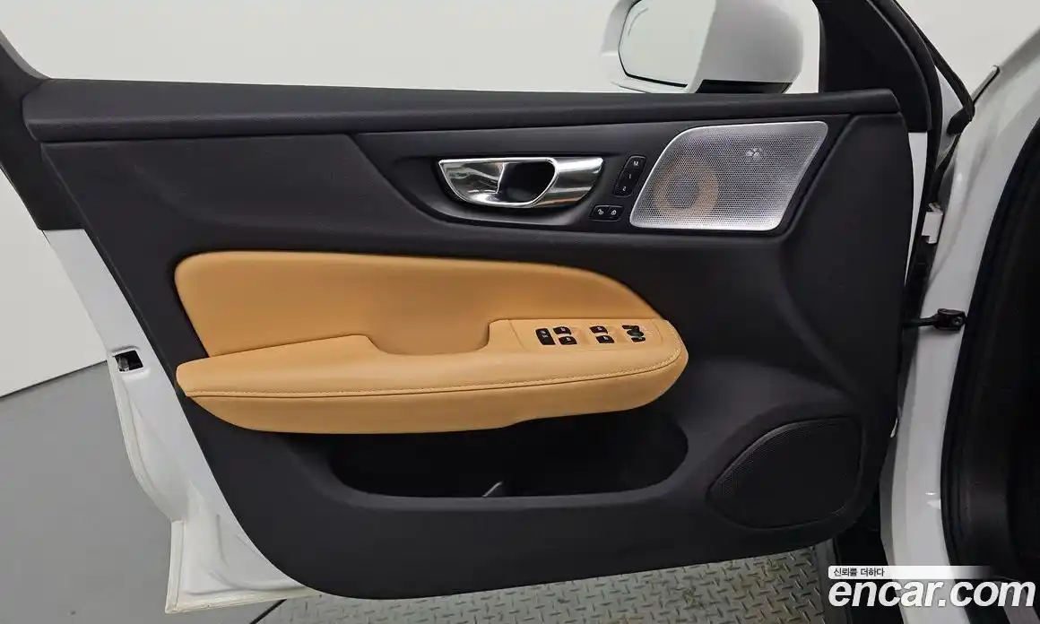 Volvo V60 2019 2.0 автомат (гидро), фото 14