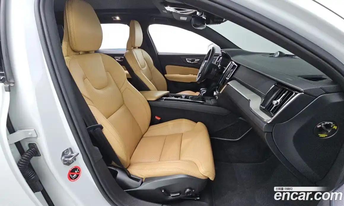 Volvo V60 2019 2.0 автомат (гидро), фото 16
