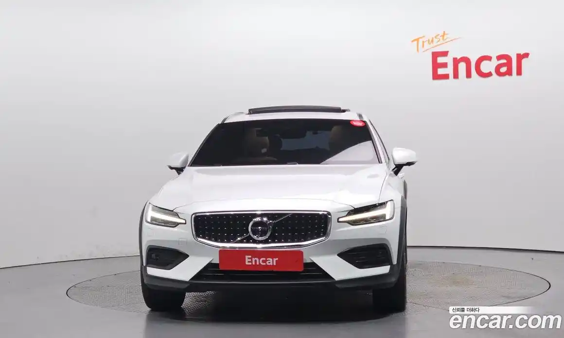 Volvo V60 2019 2.0 автомат (гидро), фото 3