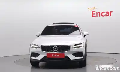 Volvo V60 2019 2.0 автомат (гидро), миниатюра 3