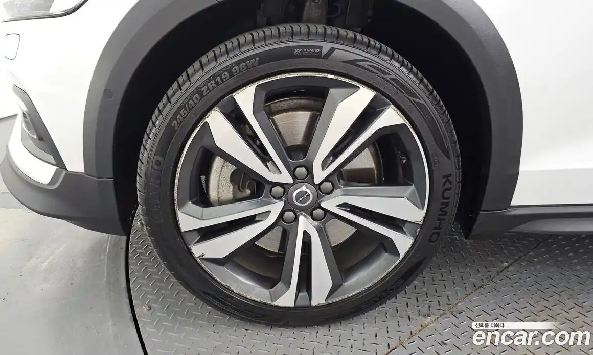 Volvo V60 2019 2.0 автомат (гидро), фото 5