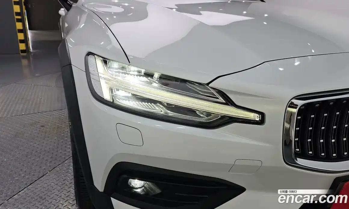 Volvo V60 2019 2.0 автомат (гидро), фото 8