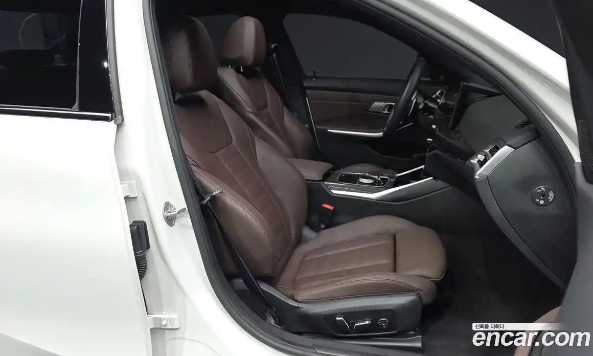 BMW 3 серия 2025 3.0 автомат (гидро), фото 11