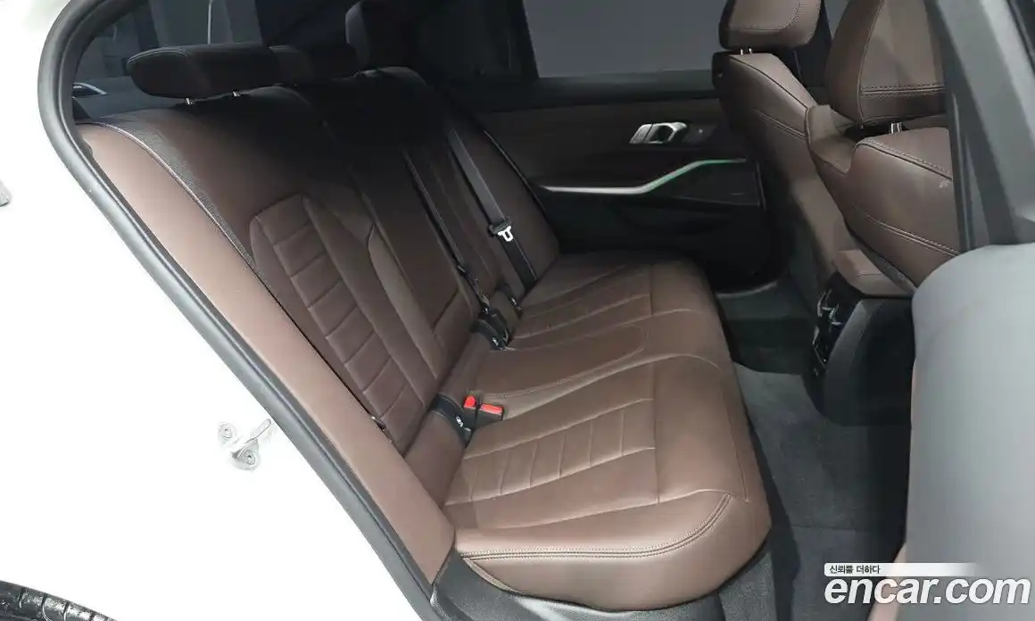 BMW 3 серия 2025 3.0 автомат (гидро), фото 12