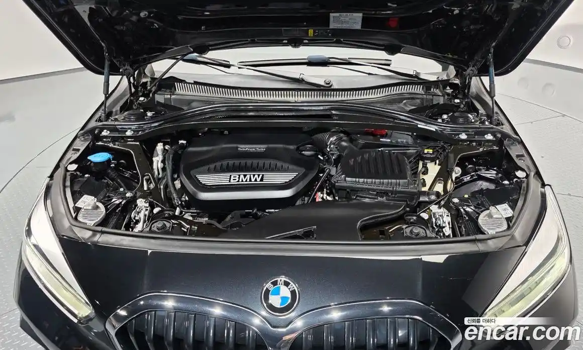 BMW 1 серия 2021 2.0 автомат (гидро), фото 6