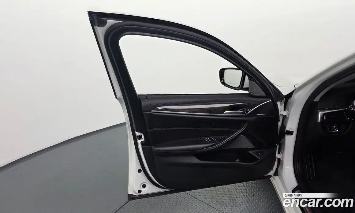 BMW 5 серия 2018 3.0 автомат (гидро), фото 14