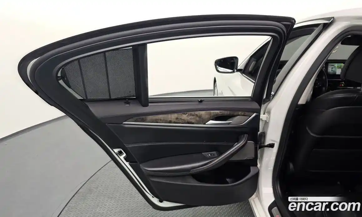 BMW 5 серия 2018 3.0 автомат (гидро), фото 15