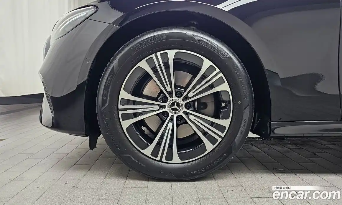 Mercedes-Benz E-Class 2025 2.0 гидро, фото 5