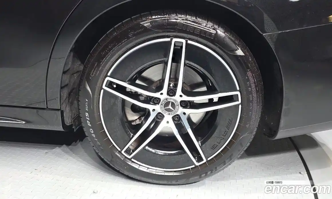 Mercedes-Benz E-Class 2025 2.0 гидро, фото 7
