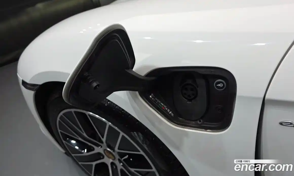 Porsche Taycan 2022 0.1 автомат (гидро), фото 31