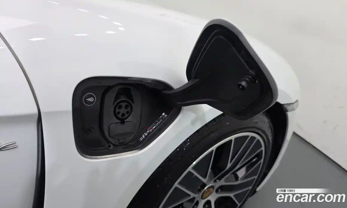 Porsche Taycan 2022 0.1 автомат (гидро), фото 32