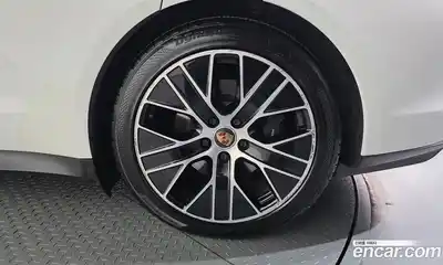 Porsche Taycan 2022 0.1 автомат (гидро), миниатюра 7