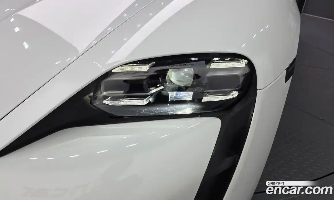 Porsche Taycan 2022 0.1 автомат (гидро), фото 8