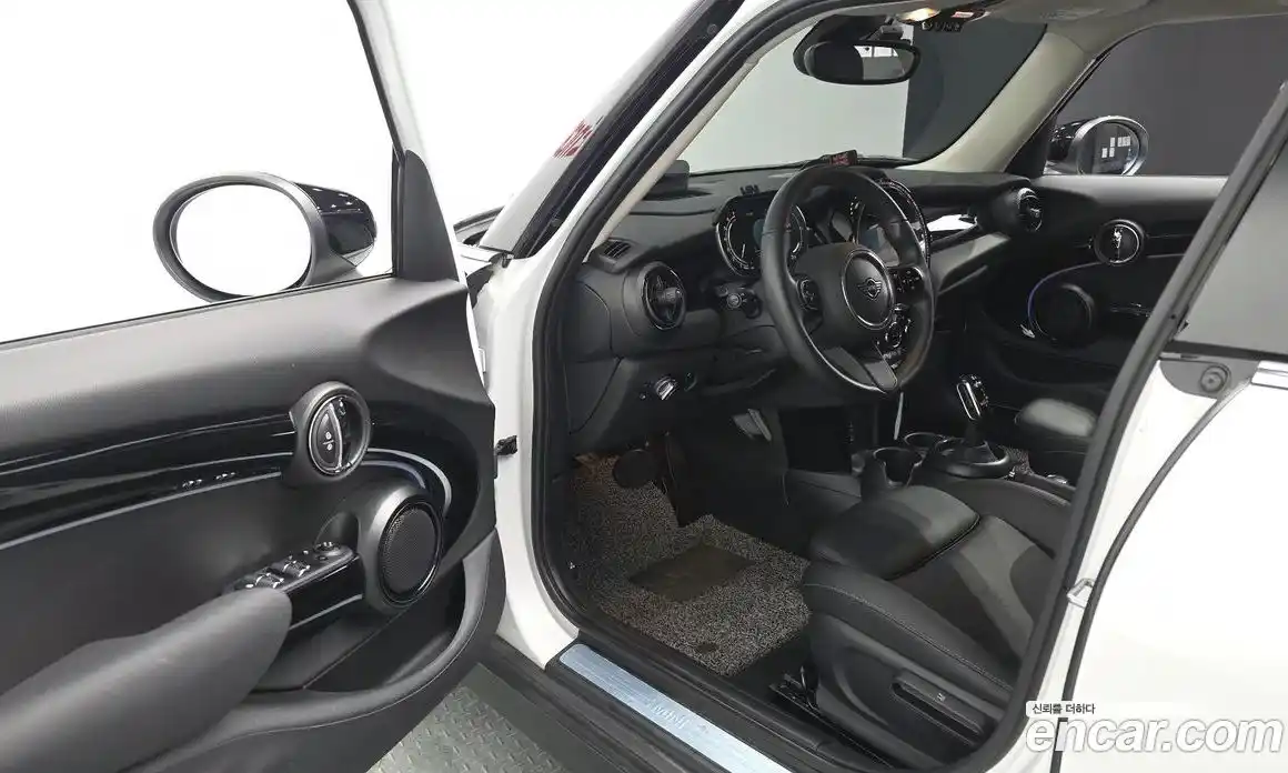 Mini Cooper 2023 1.5 автомат (гидро), фото 13