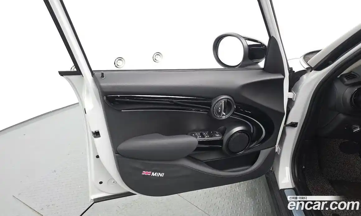 Mini Cooper 2023 1.5 автомат (гидро), фото 14