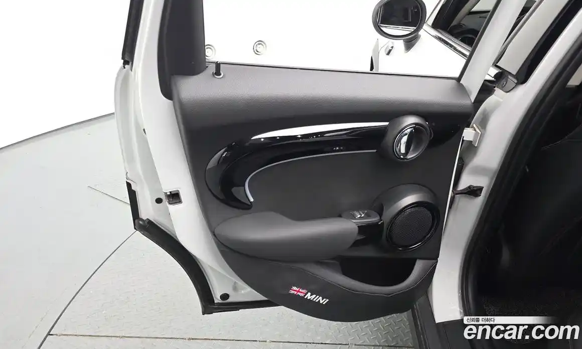 Mini Cooper 2023 1.5 автомат (гидро), фото 15