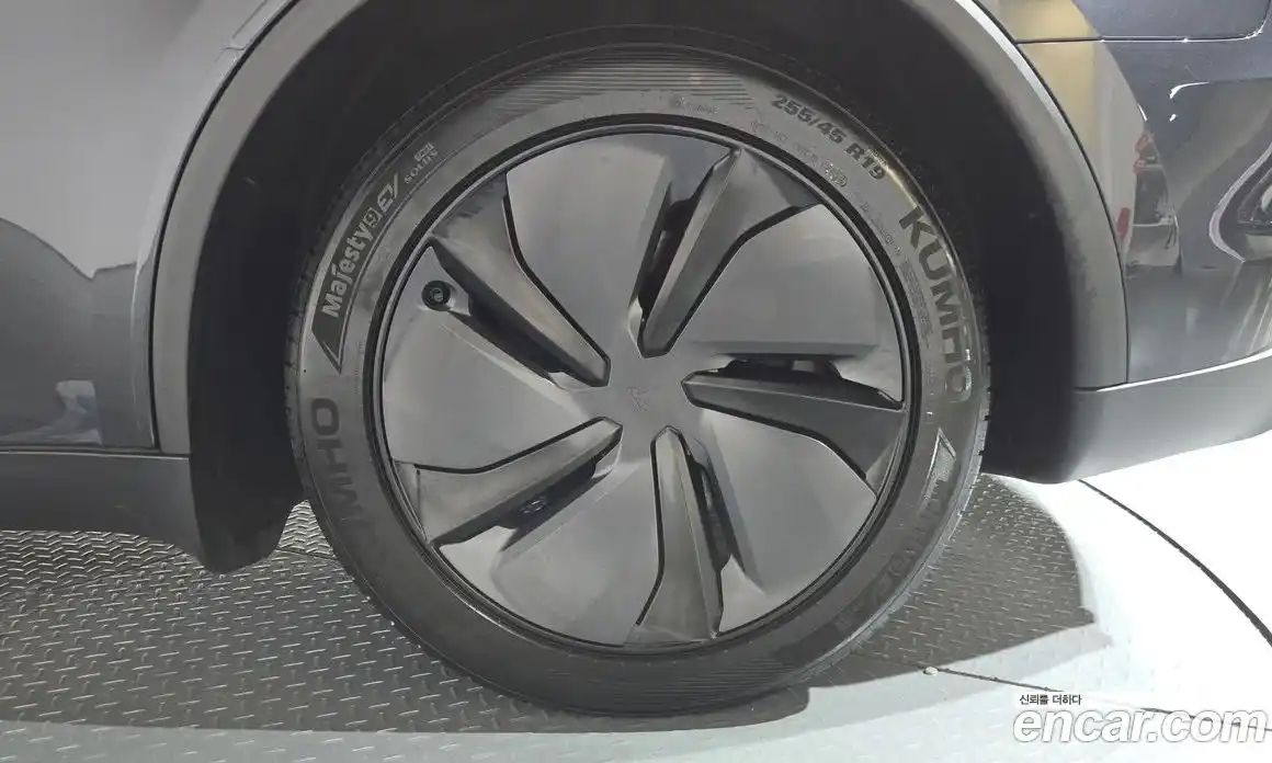 Tesla Model Y 2025 0.2 гидро, фото 6