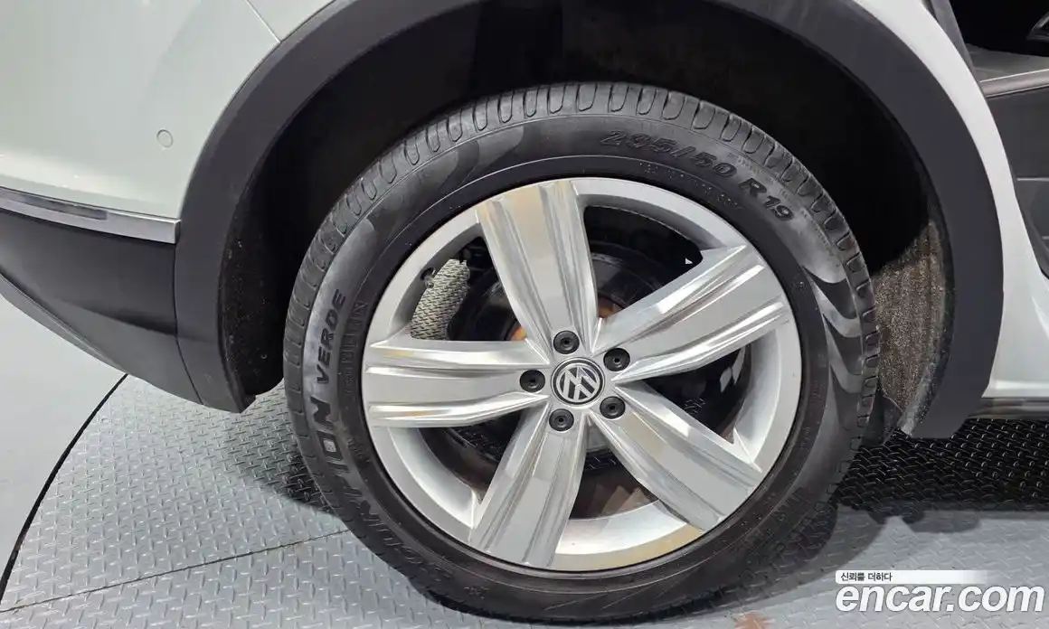 Volkswagen Tiguan 2020 2.0 автомат (гидро), фото 7