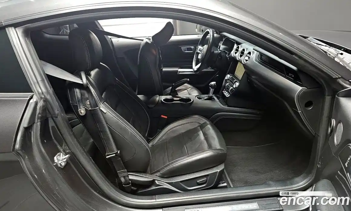 Ford Mustang 2020 2.3 автомат (гидро), фото 13