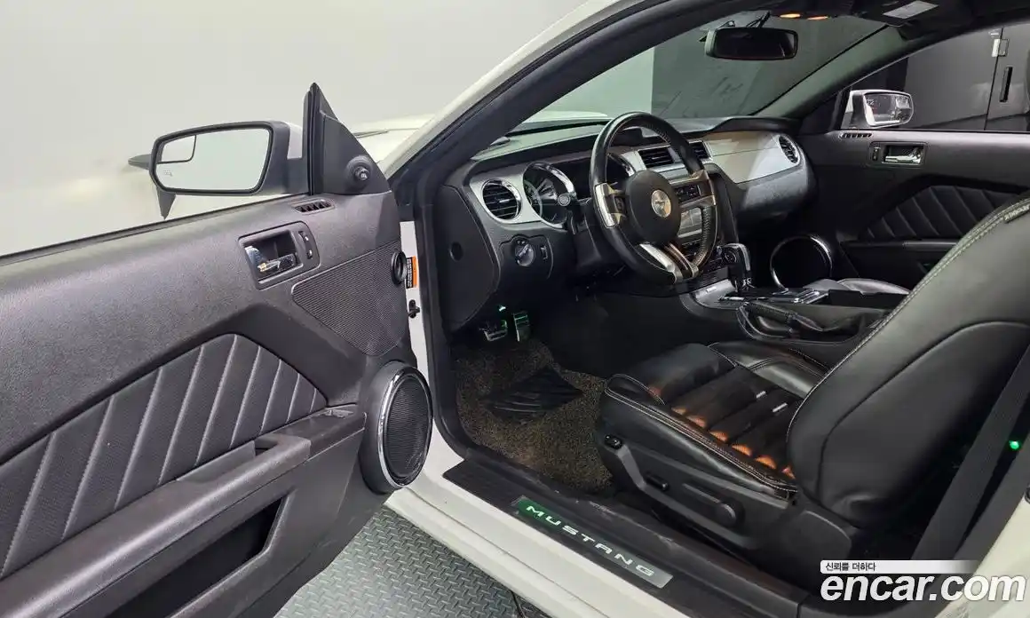 Ford Mustang 2012 3.7 автомат (гидро), фото 10