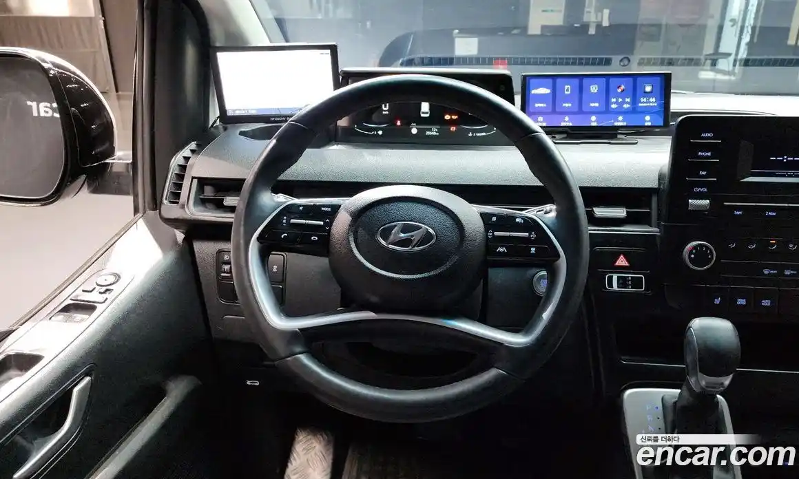 Hyundai Staria 2024 3.5 автомат (гидро), фото 14