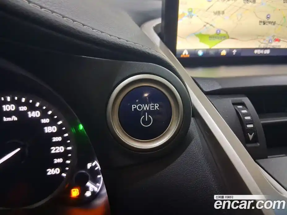 Lexus NX 2018 2.5 вариатор, фото 17