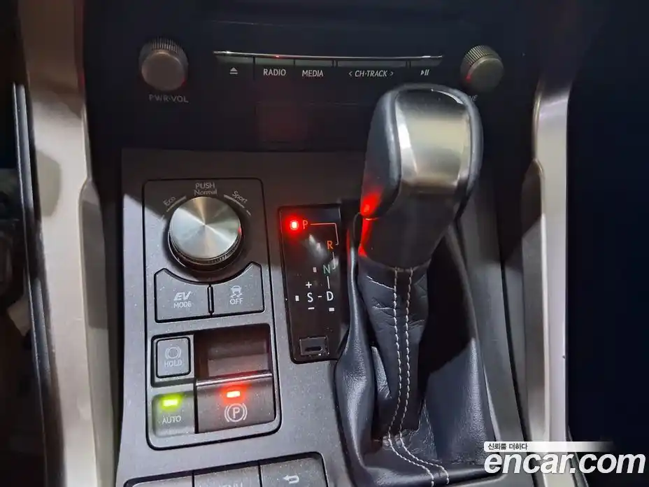Lexus NX 2018 2.5 вариатор, фото 18
