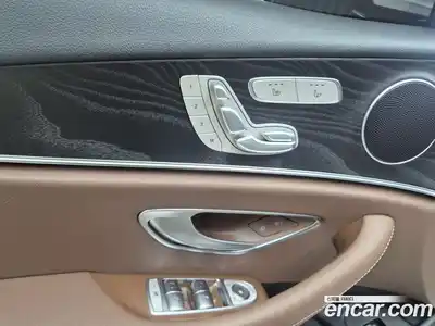 Mercedes-Benz E-Class 2022 2.0 автомат (гидро), миниатюра 12
