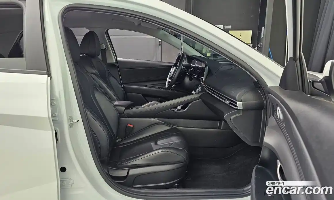 Hyundai Avante 2024 1.6 автомат (гидро), фото 12