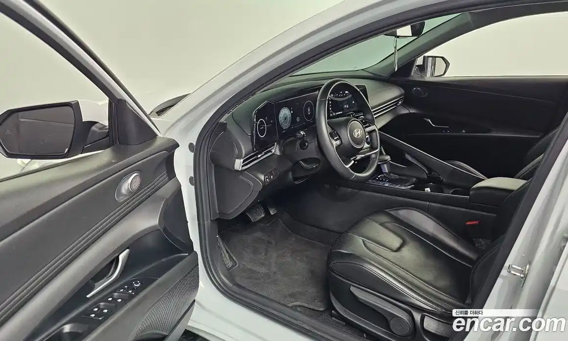 Hyundai Avante 2024 1.6 автомат (гидро), фото 10