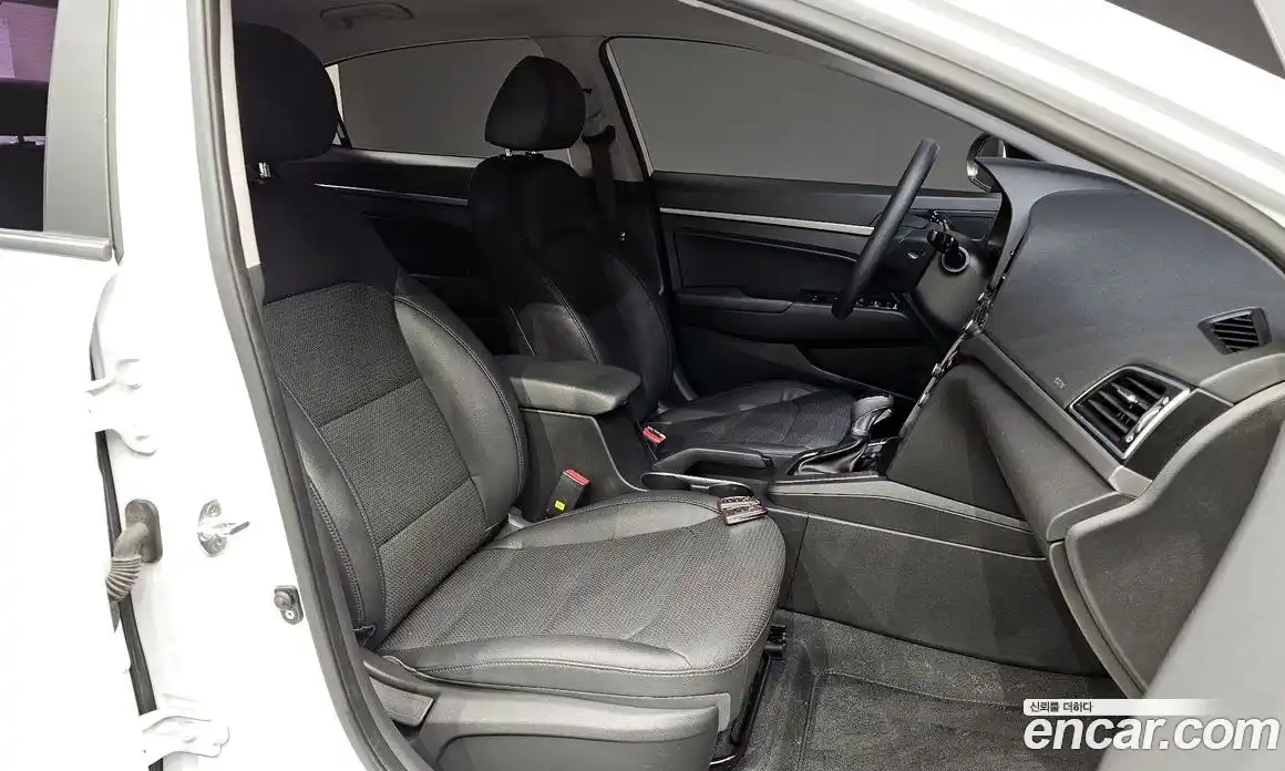 Hyundai Avante 2018 1.6 автомат (гидро), фото 11