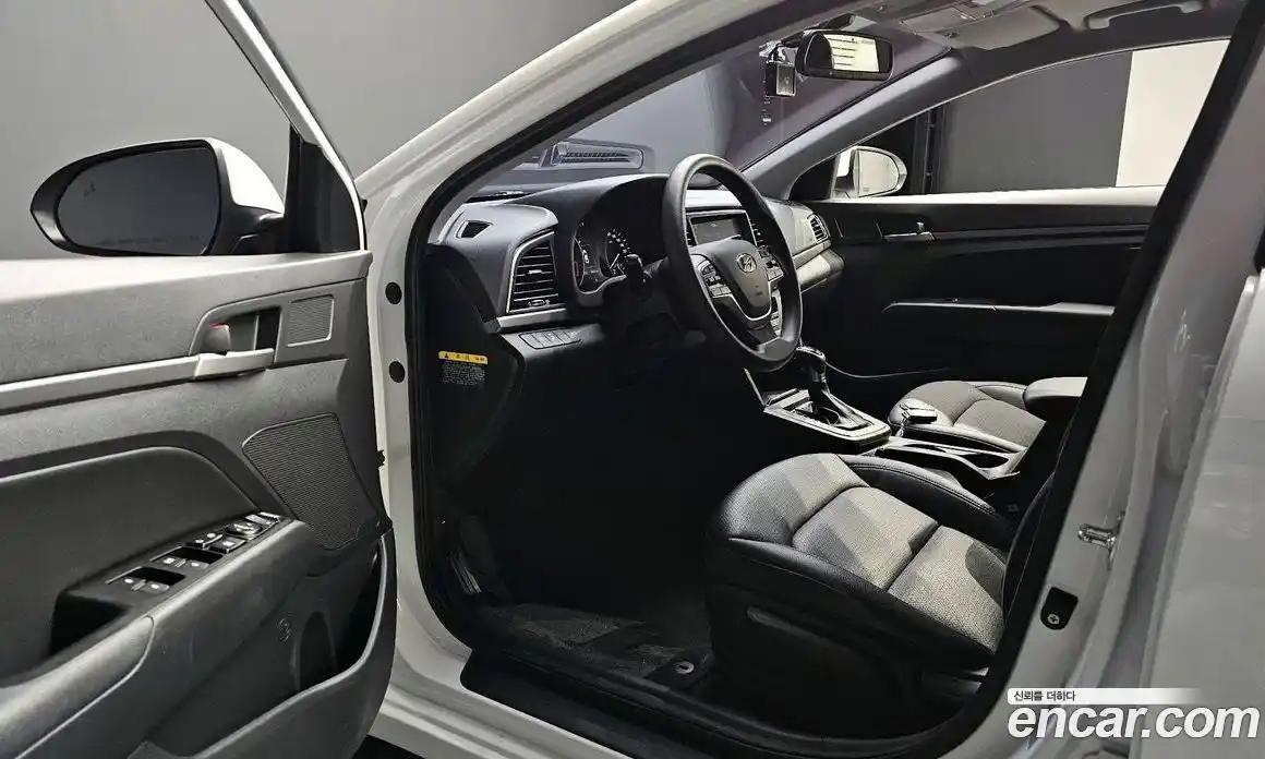Hyundai Avante 2018 1.6 автомат (гидро), фото 10