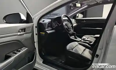 Hyundai Avante 2018 1.6 автомат (гидро), миниатюра 10