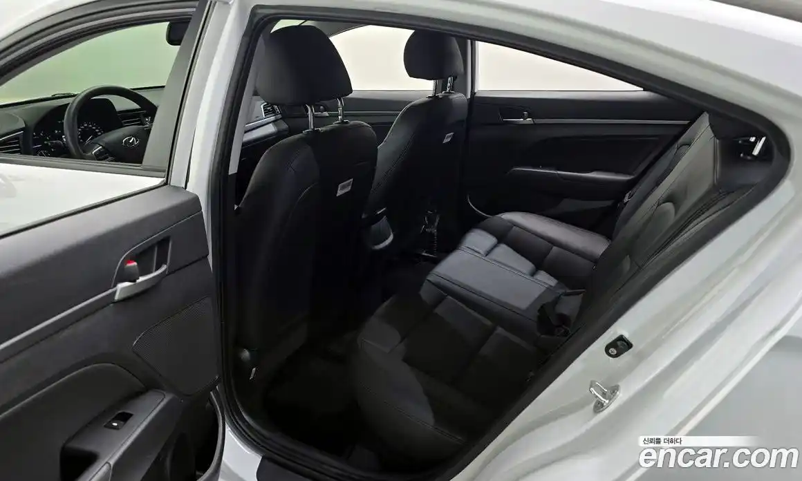 Hyundai Avante 2017 1.6 автомат (гидро), фото 11