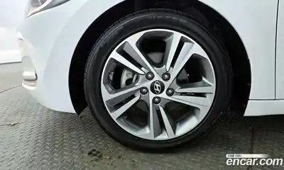 Hyundai Avante 2017 1.6 автомат (гидро), миниатюра 5
