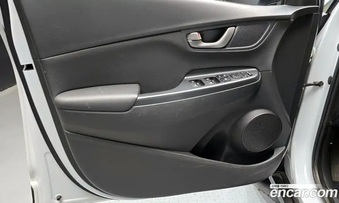 Hyundai Kona 2018 1.6 автомат (гидро), фото 14