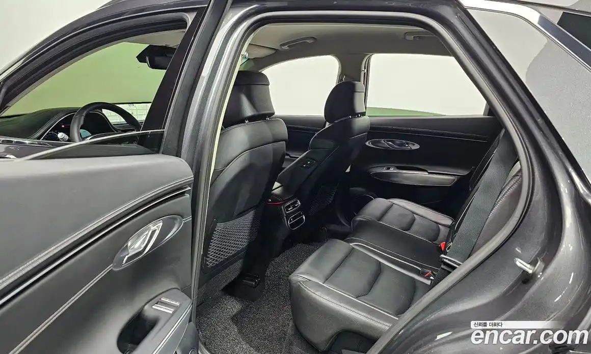 Genesis GV70 2022 2.5 гидро, фото 17