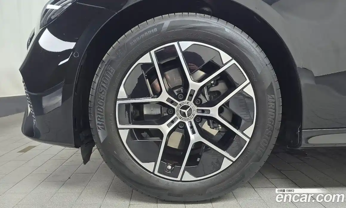 Mercedes-Benz E-Class 2025 2.0 гидро, фото 5