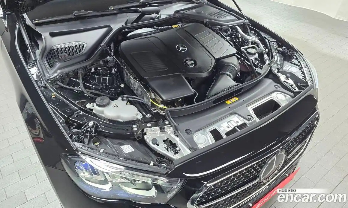 Mercedes-Benz E-Class 2025 2.0 гидро, фото 6