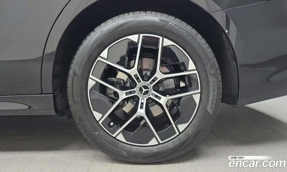 Mercedes-Benz E-Class 2025 2.0 гидро, фото 7
