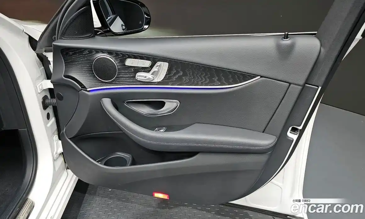 Mercedes-Benz E-Class 2023 2.0 гидро, фото 13