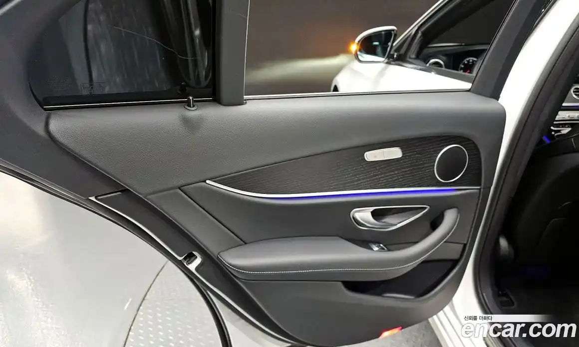 Mercedes-Benz E-Class 2023 2.0 гидро, фото 14