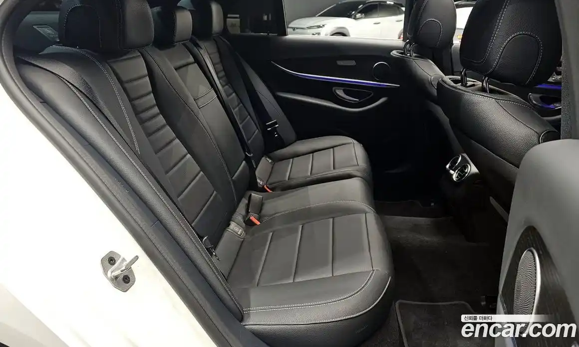 Mercedes-Benz E-Class 2023 2.0 гидро, фото 16
