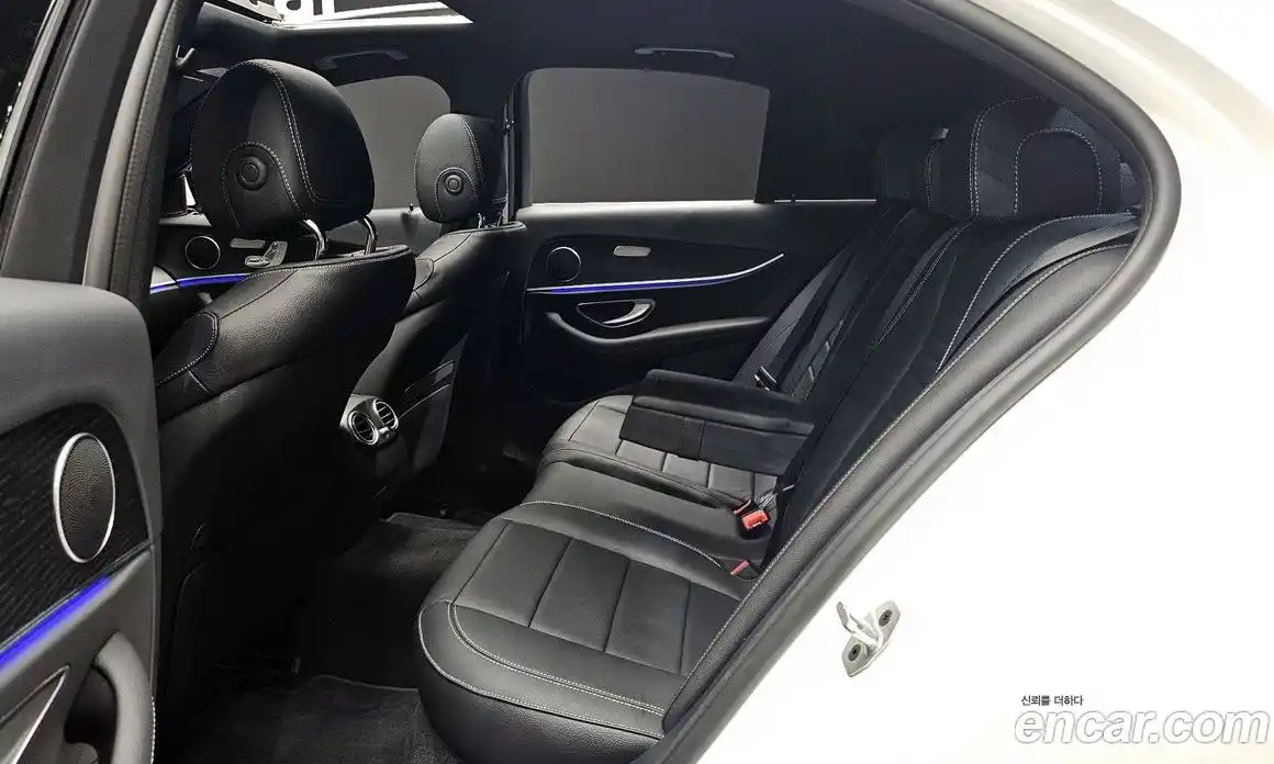 Mercedes-Benz E-Class 2023 2.0 гидро, фото 17