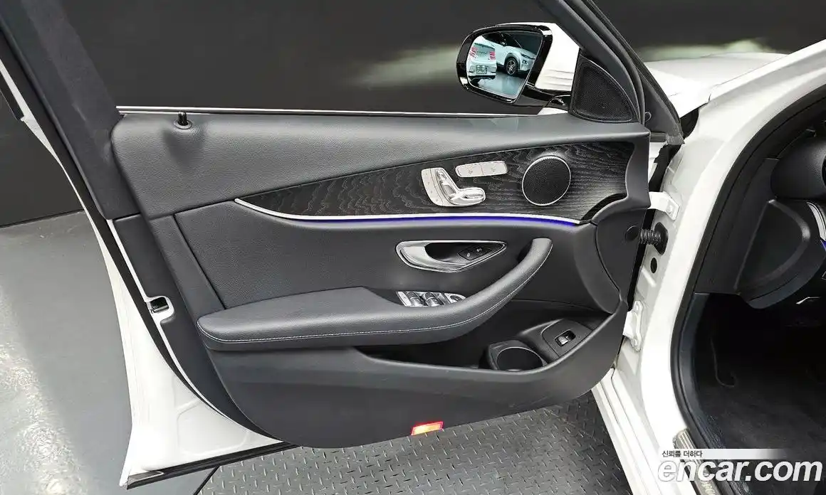 Mercedes-Benz E-Class 2023 2.0 гидро, фото 28
