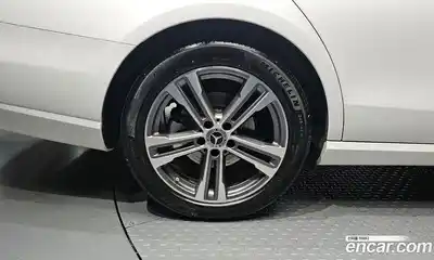 Mercedes-Benz E-Class 2023 2.0 гидро, миниатюра 4