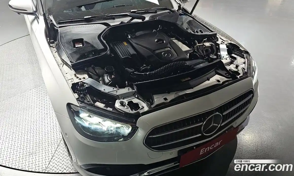 Mercedes-Benz E-Class 2023 2.0 гидро, фото 5
