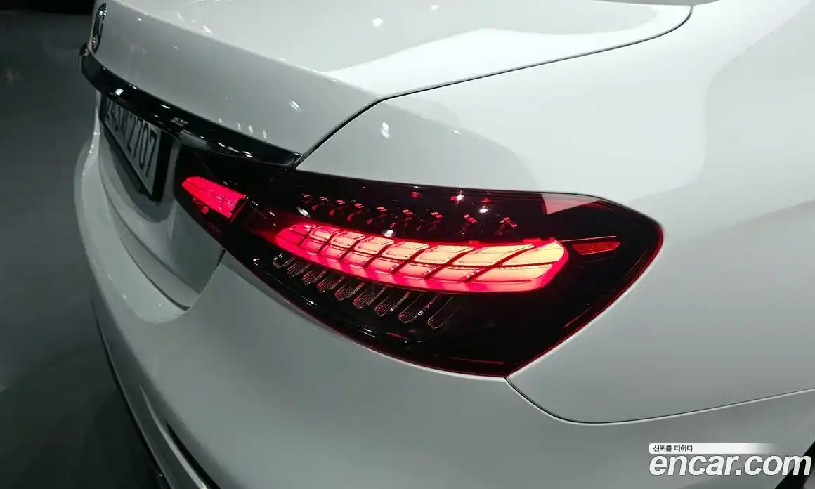 Mercedes-Benz E-Class 2023 2.0 гидро, фото 8