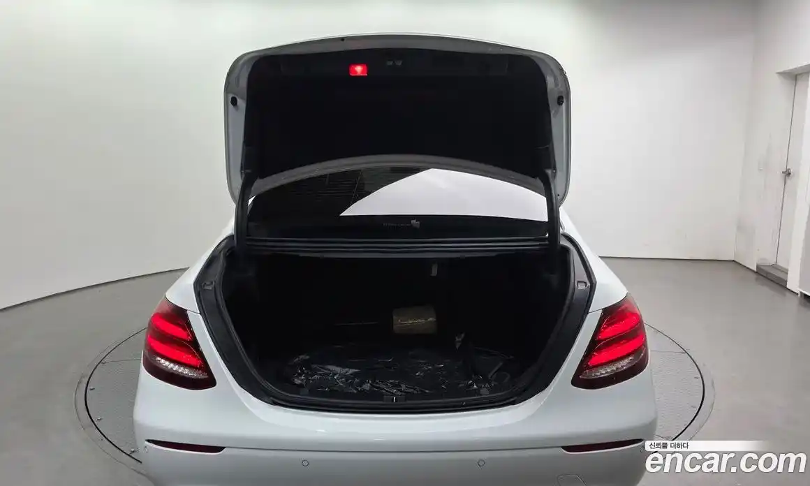 Mercedes-Benz E-Class 2018 2.0 гидро, фото 20