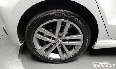 Volkswagen Polo 2015 1.4 автомат (гидро), миниатюра 5